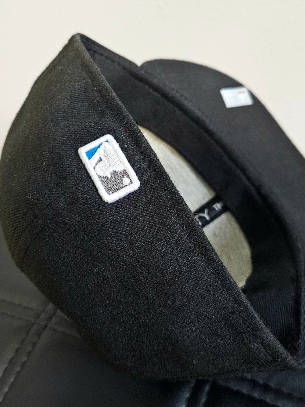Toronto Blue Jays New Era 59FIFTY Black hat – “T” Logo (7 1/4) - Picture 6 of 8